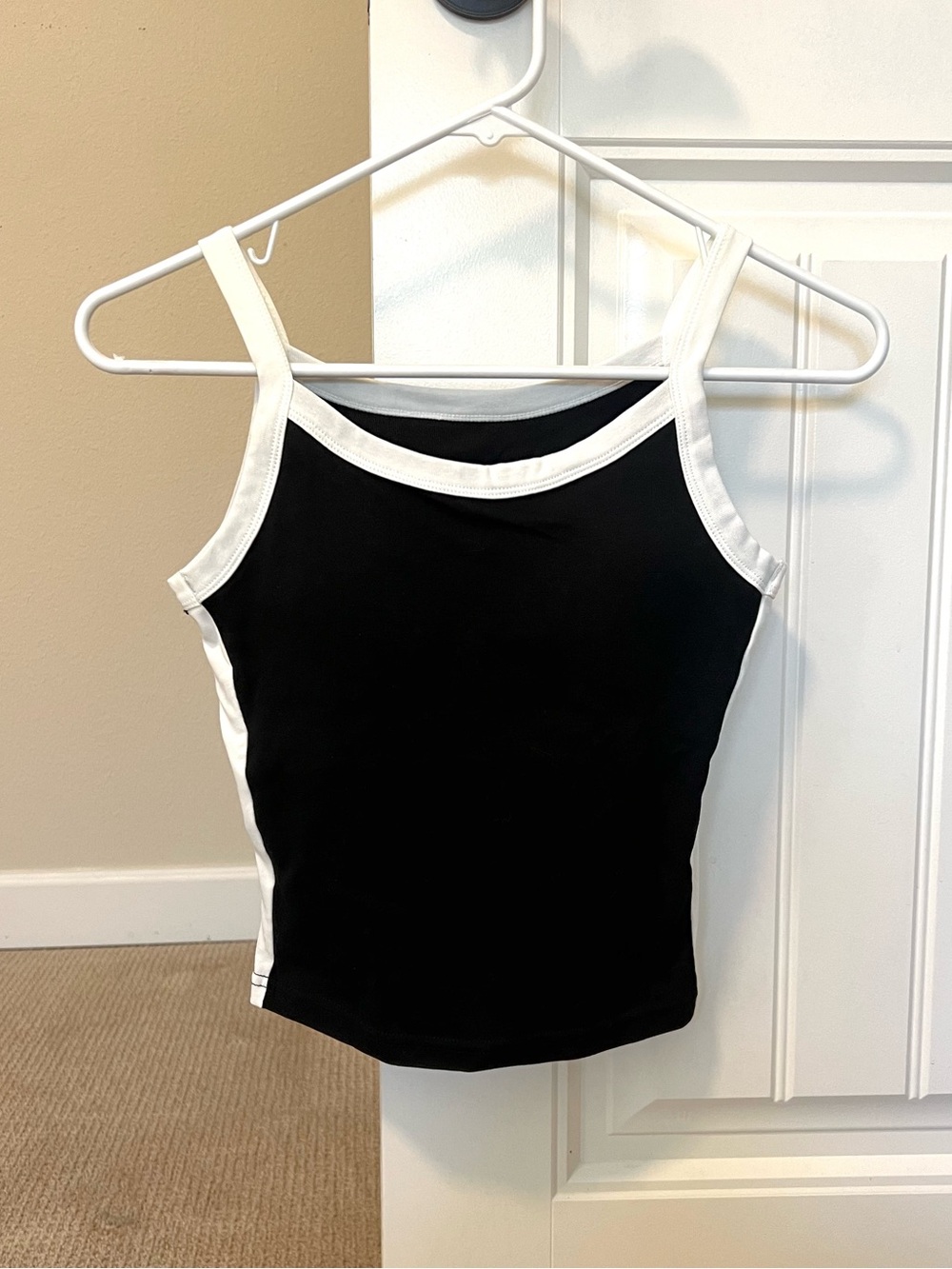 BRAND NEW Black & White Padded Cami Tank Top Sz small